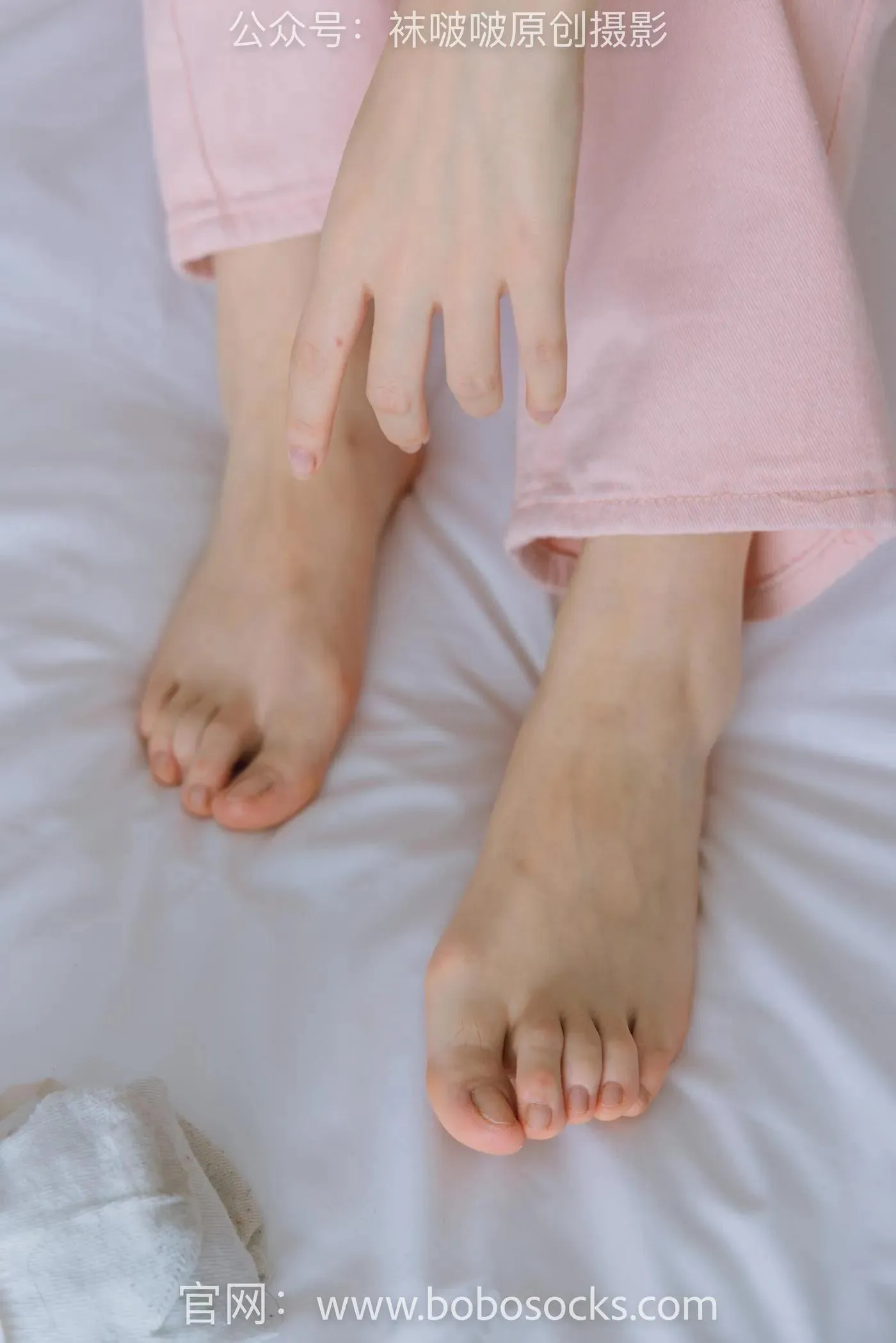 [BoBoSocks袜啵啵]NO.141 周周-运动鞋、白棉袜、裸足 [140P]插图7